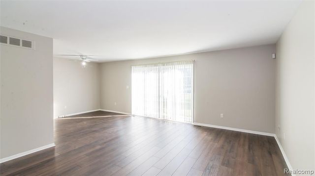 32296 W 12 Mile Road, Farmington Hills, MI 48334