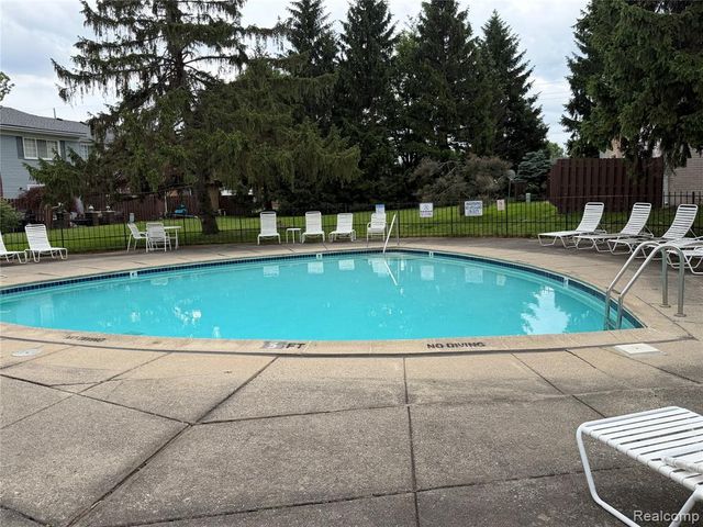 32296 W 12 Mile Road, Farmington Hills, MI 48334
