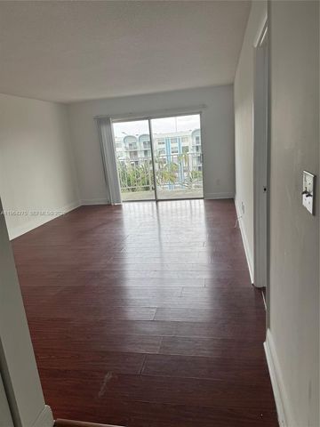 496 NW 165th St Rd D-614, Miami, FL 33169