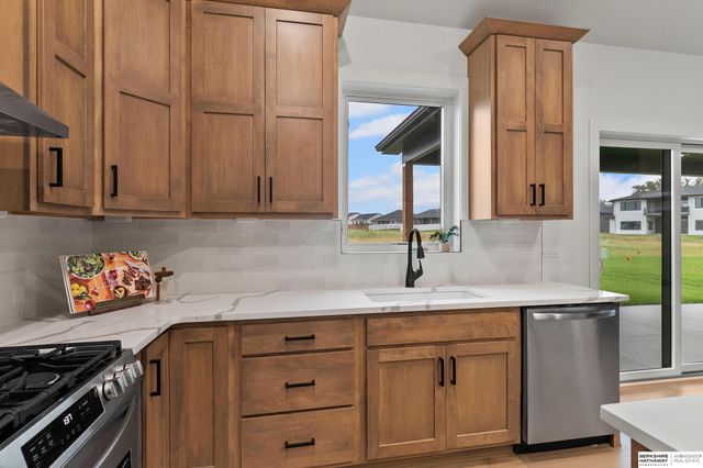 3620 Tree Line Drive, Lincoln, NE 68516