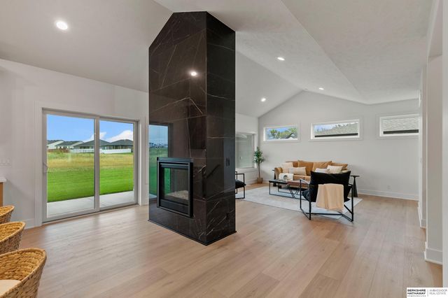 3620 Tree Line Drive, Lincoln, NE 68516