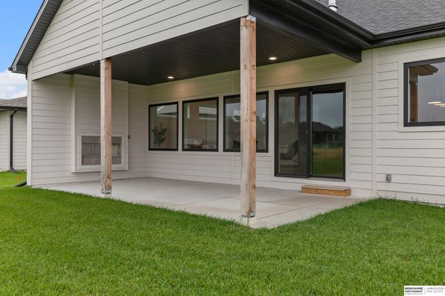 3620 Tree Line Drive, Lincoln, NE 68516
