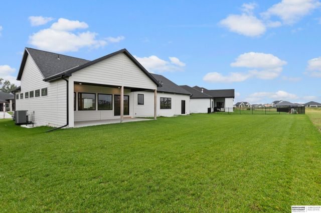 3620 Tree Line Drive, Lincoln, NE 68516