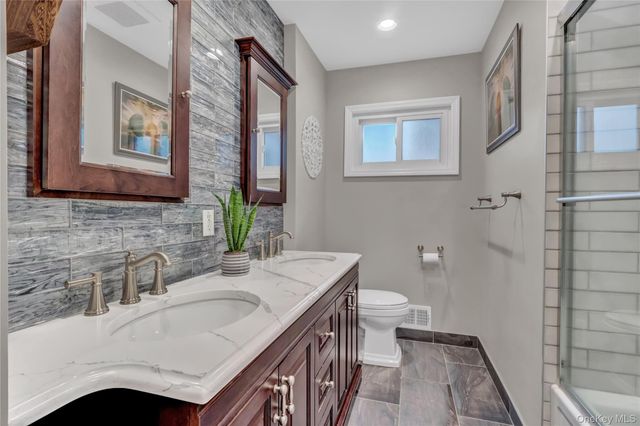 11 Fishermans Drive, Port Washington, NY 11050