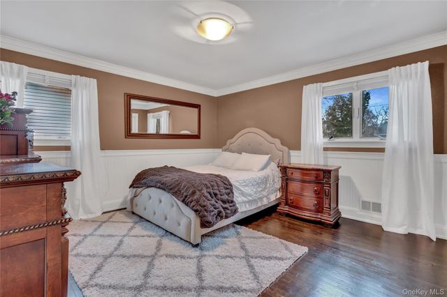 11 Fishermans Drive, Port Washington, NY 11050