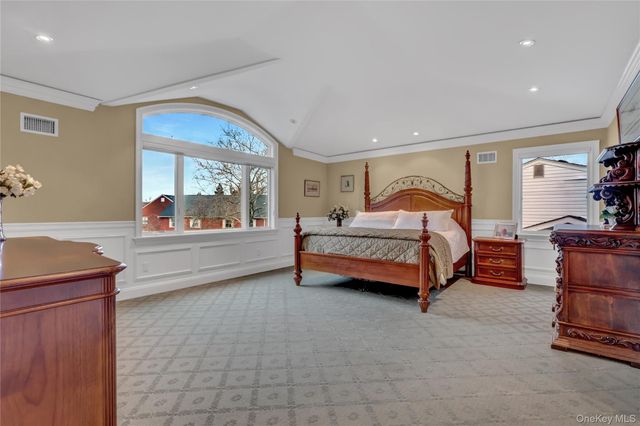 11 Fishermans Drive, Port Washington, NY 11050