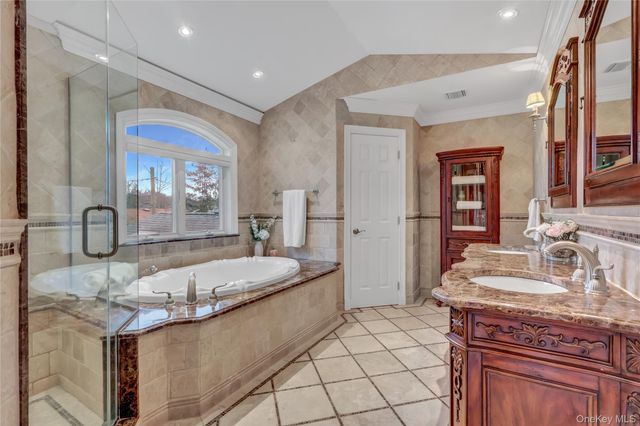 11 Fishermans Drive, Port Washington, NY 11050