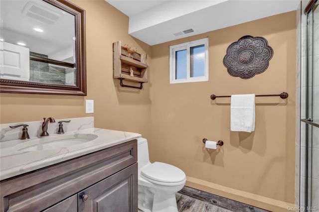 11 Fishermans Drive, Port Washington, NY 11050