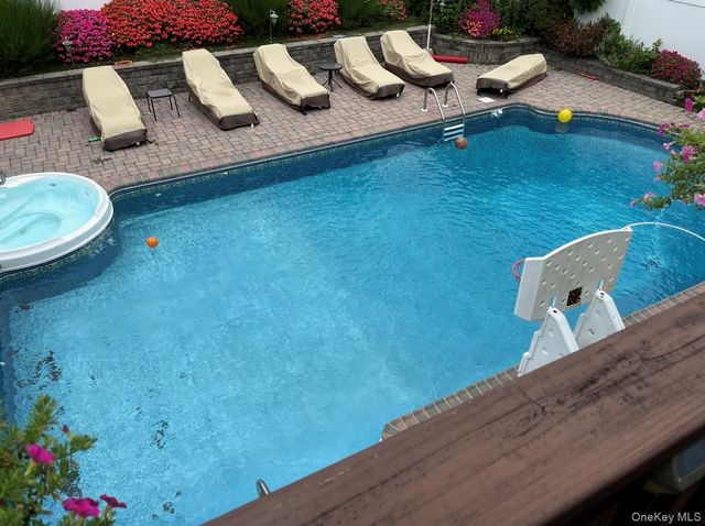 11 Fishermans Drive, Port Washington, NY 11050