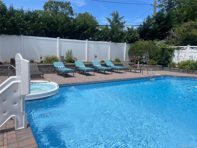 11 Fishermans Drive, Port Washington, NY 11050