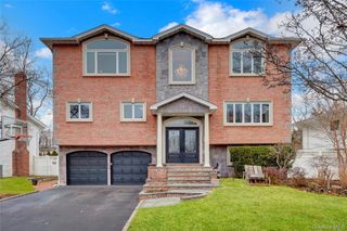 11 Fishermans Drive, Port Washington, NY 11050