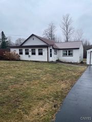 93 Lakeview Road, Scriba, NY 13126