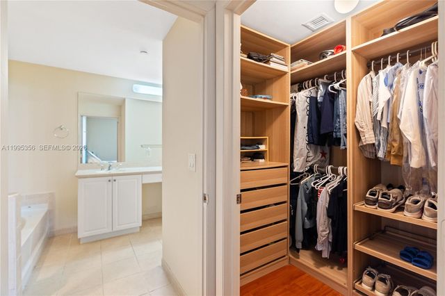 3340 NE 190th St 1004, Aventura, FL 33180