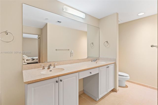 3340 NE 190th St 1004, Aventura, FL 33180