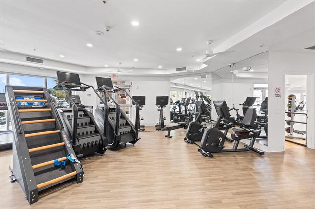 3340 NE 190th St 1004, Aventura, FL 33180