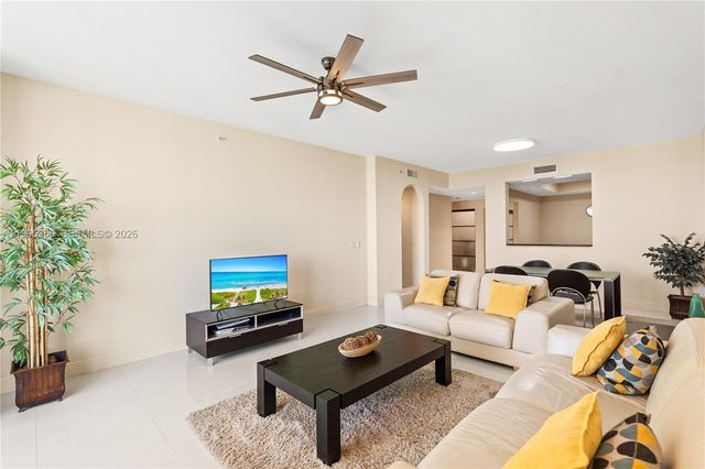 3340 NE 190th St 1004, Aventura, FL 33180