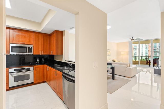 3340 NE 190th St 1004, Aventura, FL 33180