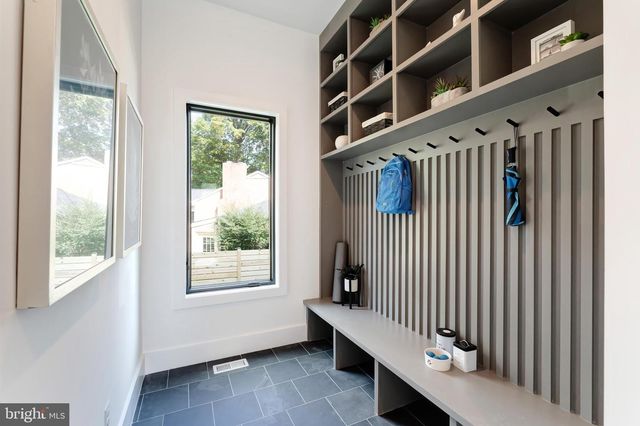 6908 SOUTHRIDGE DR, Mclean, VA 22101