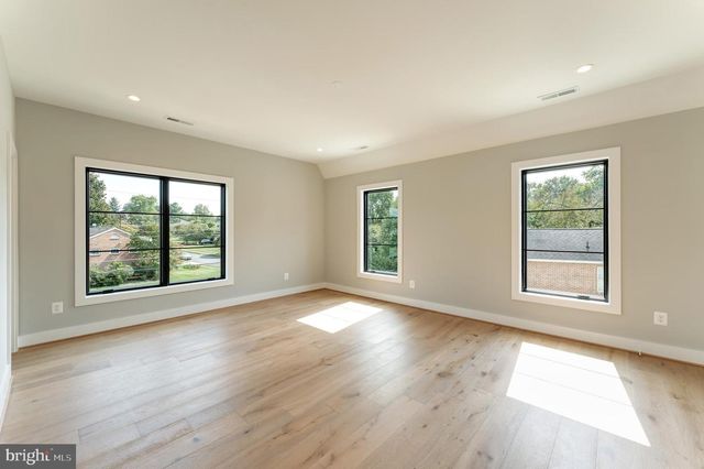 6908 SOUTHRIDGE DR, Mclean, VA 22101