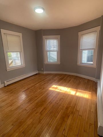 32 Mechanic St 2L, Fitchburg, MA 01420
