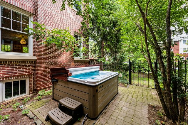 4900 S Kimbark Avenue, Chicago, IL 60615