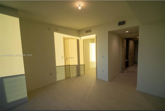 1000 Brickell Plaza 2506, Miami, FL 33131