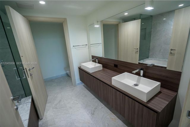 1000 Brickell Plaza 2506, Miami, FL 33131