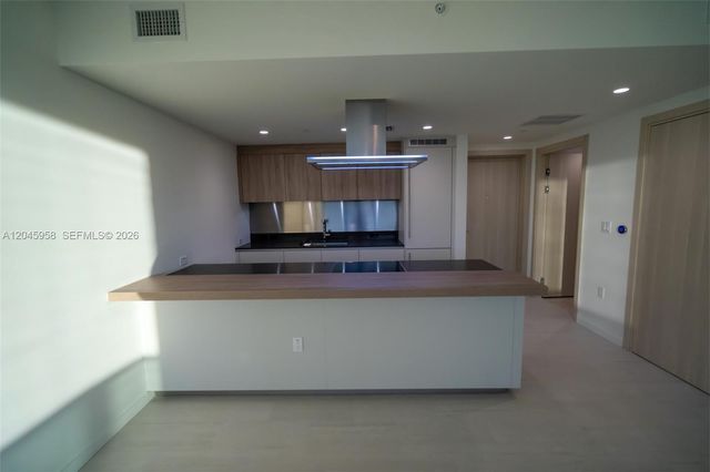 1000 Brickell Plaza 2506, Miami, FL 33131