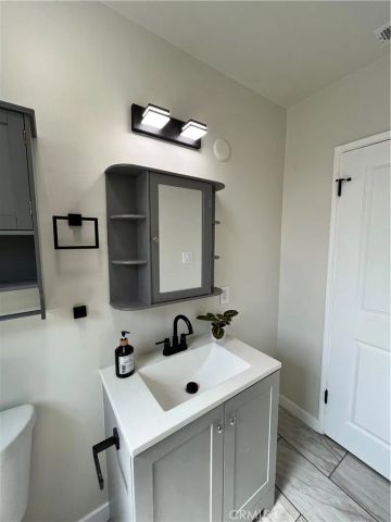 6724 Wynne Avenue, Los Angeles, CA 91335