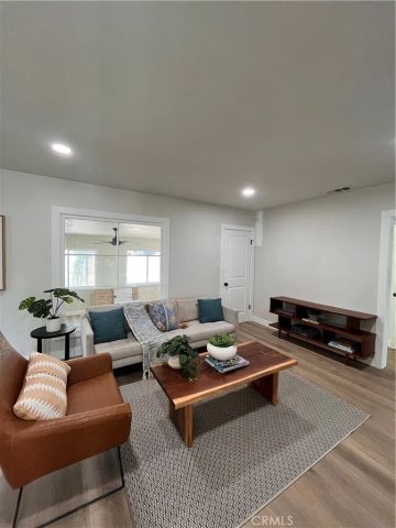 6724 Wynne Avenue, Los Angeles, CA 91335