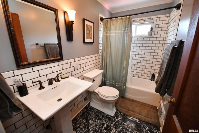 2226 W ROHMANN Avenue, West Peoria, IL 61604