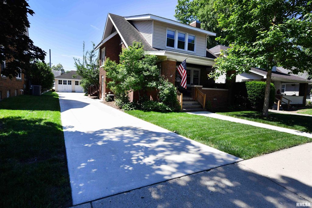 2226 W ROHMANN Avenue, West Peoria, IL 61604