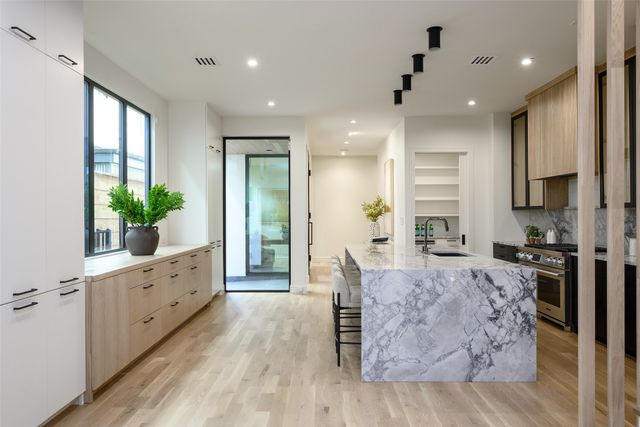 4049 Hawthorne Avenue, Dallas, TX 75219