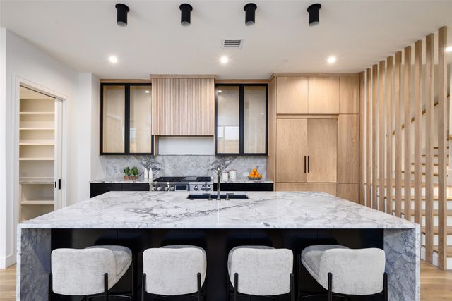 4049 Hawthorne Avenue, Dallas, TX 75219