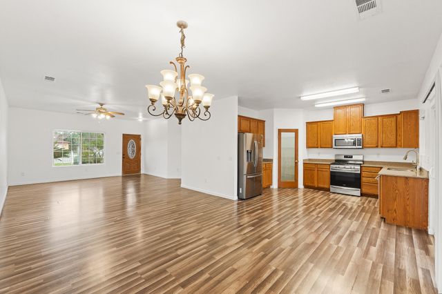 202 E Robin Avenue, Visalia, CA 93291