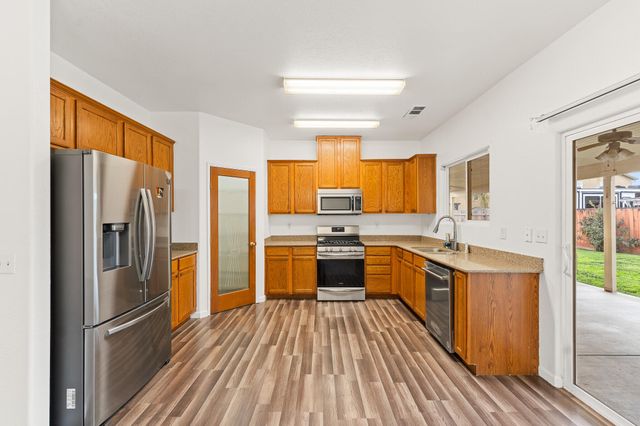 202 E Robin Avenue, Visalia, CA 93291