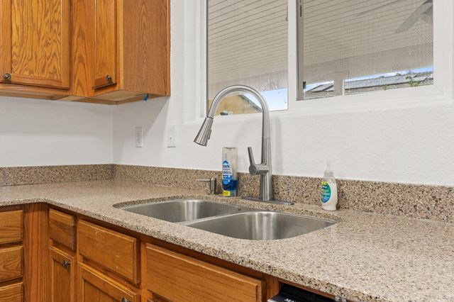 202 E Robin Avenue, Visalia, CA 93291