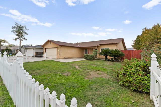 202 E Robin Avenue, Visalia, CA 93291