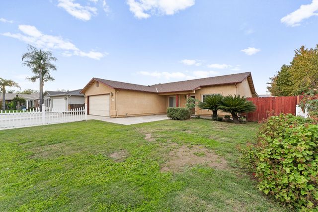 202 E Robin Avenue, Visalia, CA 93291