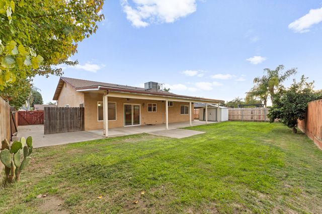 202 E Robin Avenue, Visalia, CA 93291