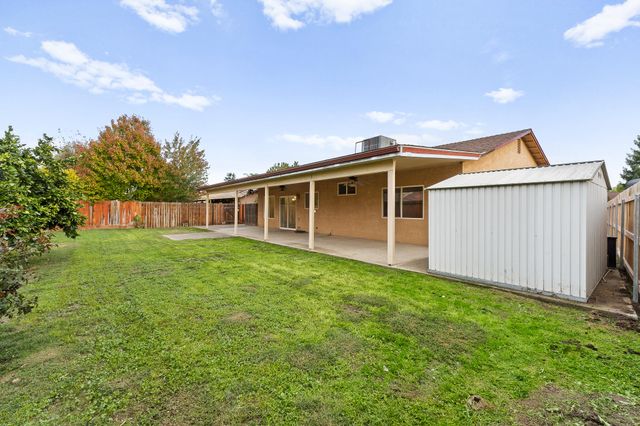 202 E Robin Avenue, Visalia, CA 93291
