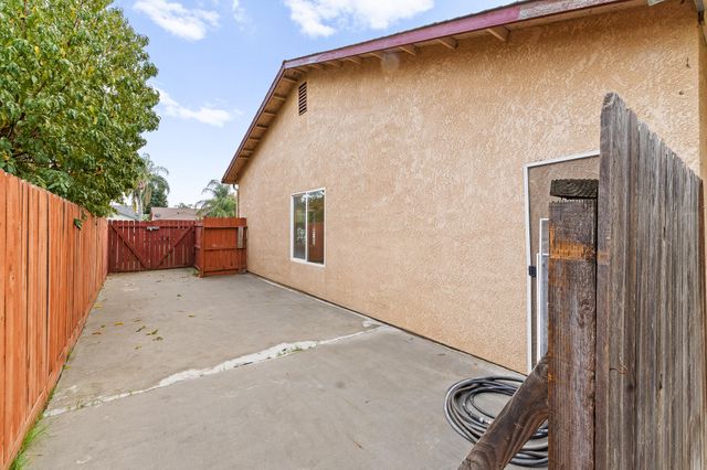 202 E Robin Avenue, Visalia, CA 93291