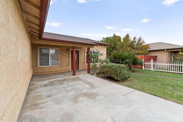 202 E Robin Avenue, Visalia, CA 93291