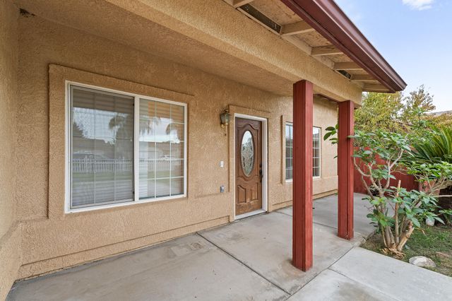 202 E Robin Avenue, Visalia, CA 93291