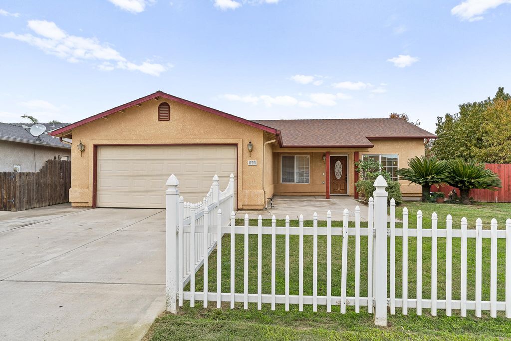 202 E Robin Avenue, Visalia, CA 93291