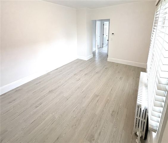 11 Russell Avenue 2, Newport, RI 02840