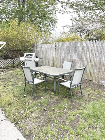 11 Russell Avenue 2, Newport, RI 02840