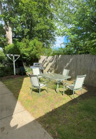 11 Russell Avenue 2, Newport, RI 02840