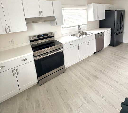 11 Russell Avenue 2, Newport, RI 02840