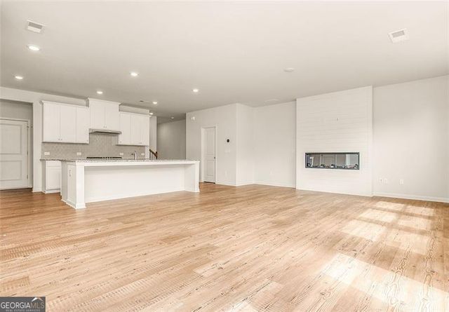 410 POINT PLACE Drive, Loganville, GA 30052